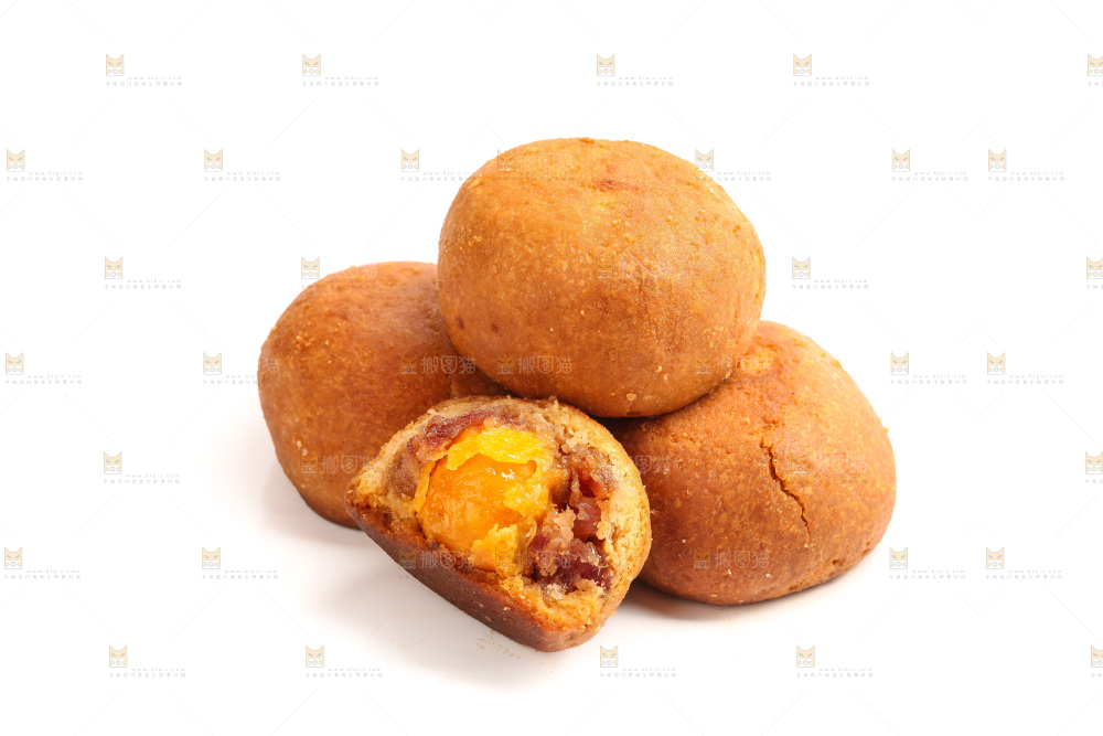 白底上的火腿蛋黄月饼
