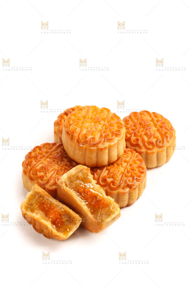 白底上的广式蛋黄月饼