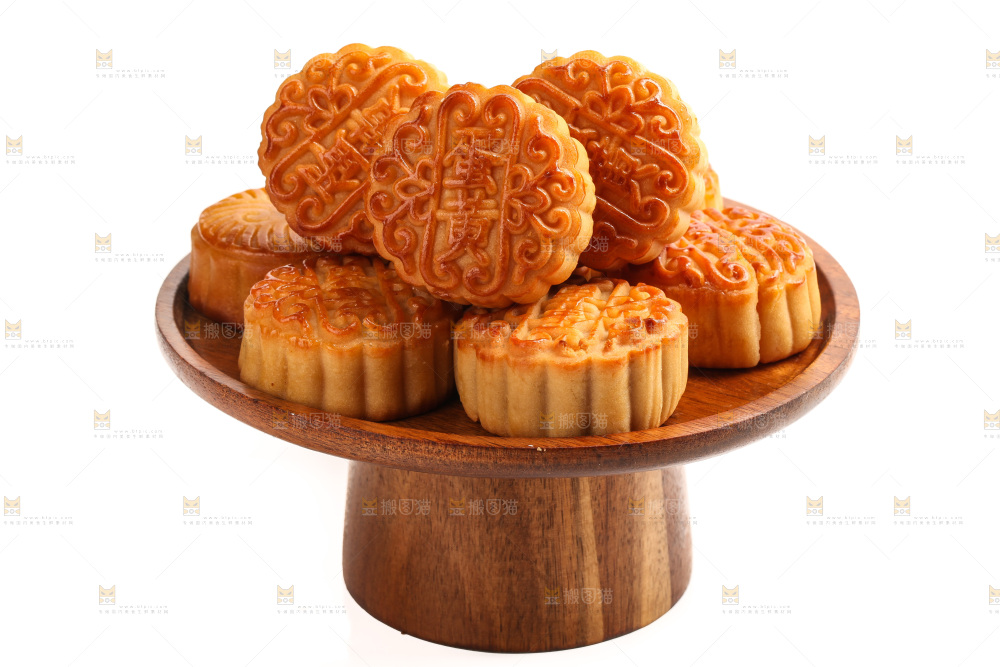 白底上的一盘蛋黄月饼