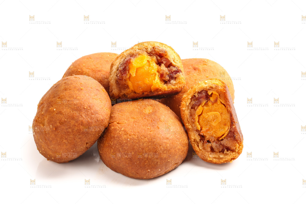 白底上的火腿蛋黄月饼
