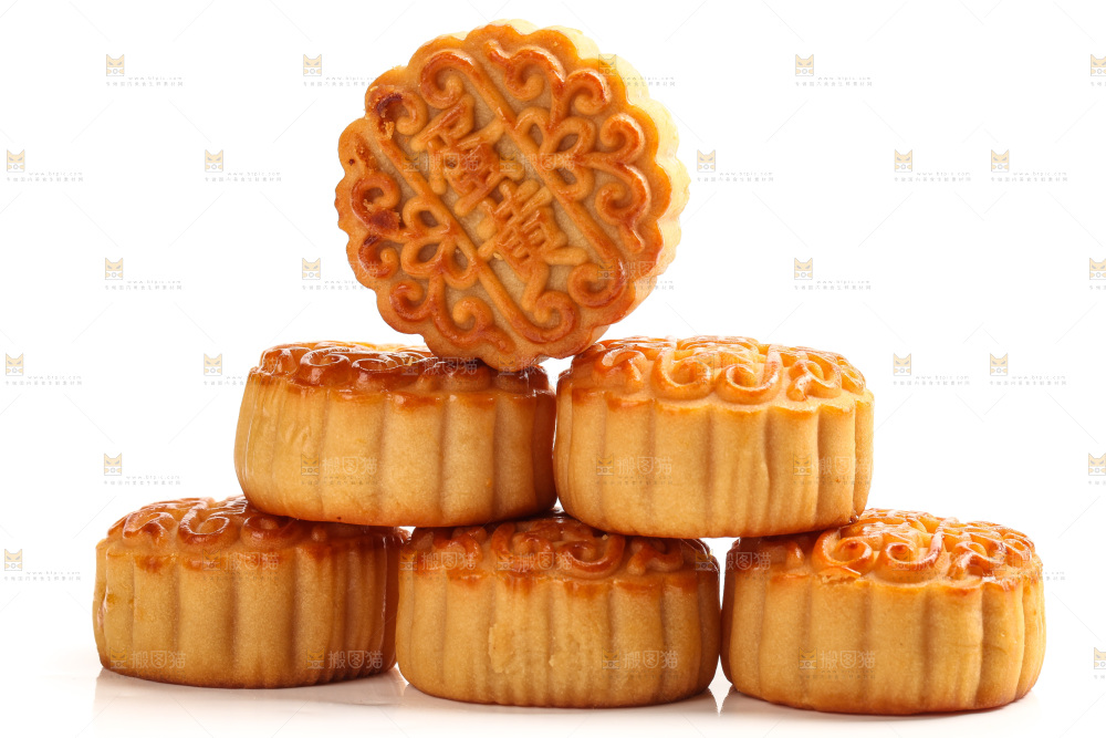 白底上摆放的蛋黄月饼