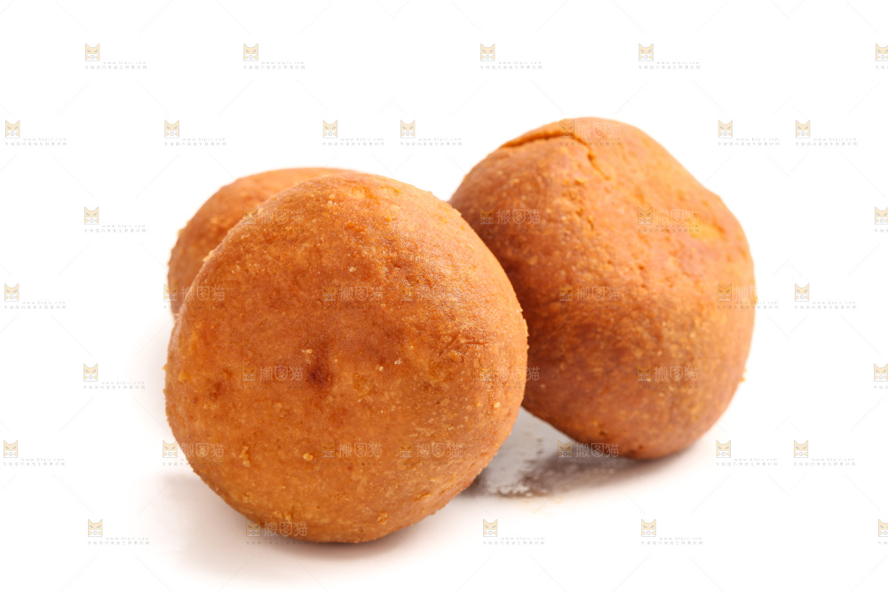 白底上的火腿蛋黄月饼