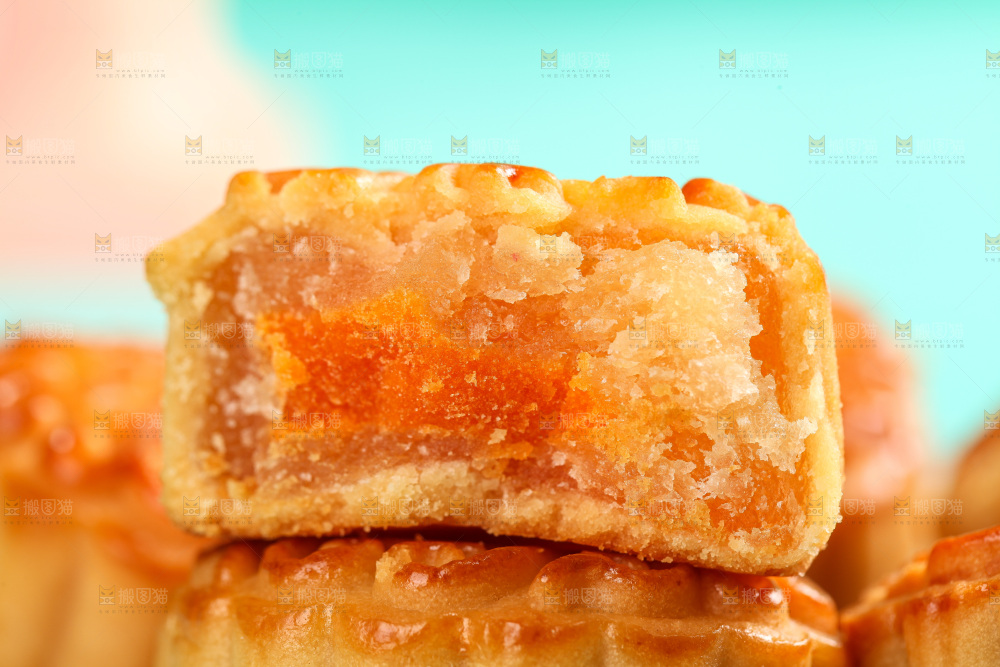 堆放着蛋黄月饼