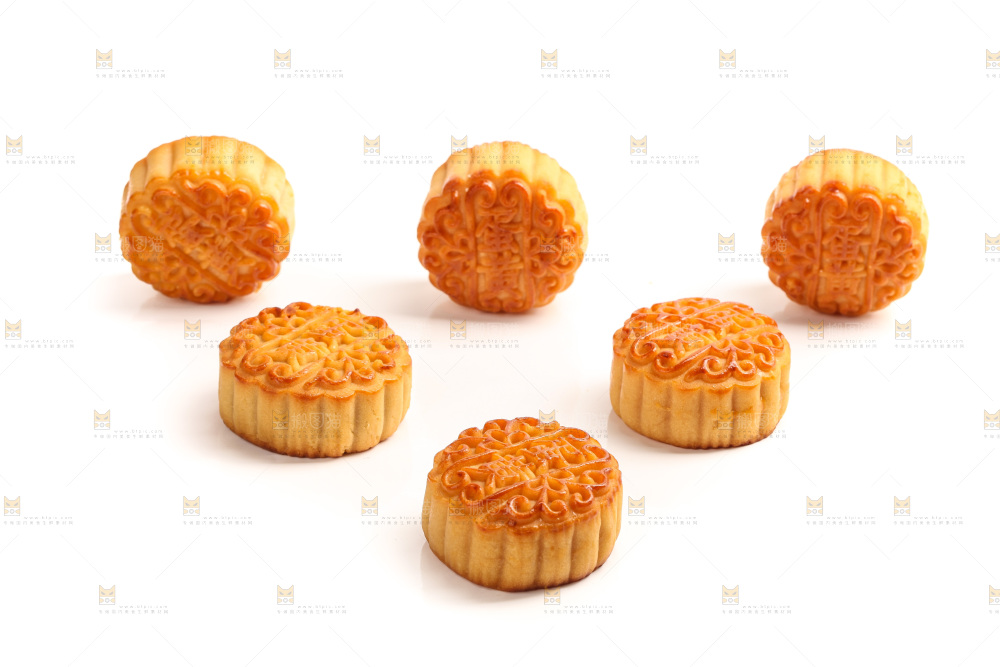 白底上的广式蛋黄月饼