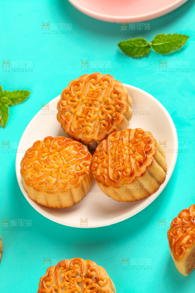 盘子里的蛋黄月饼
