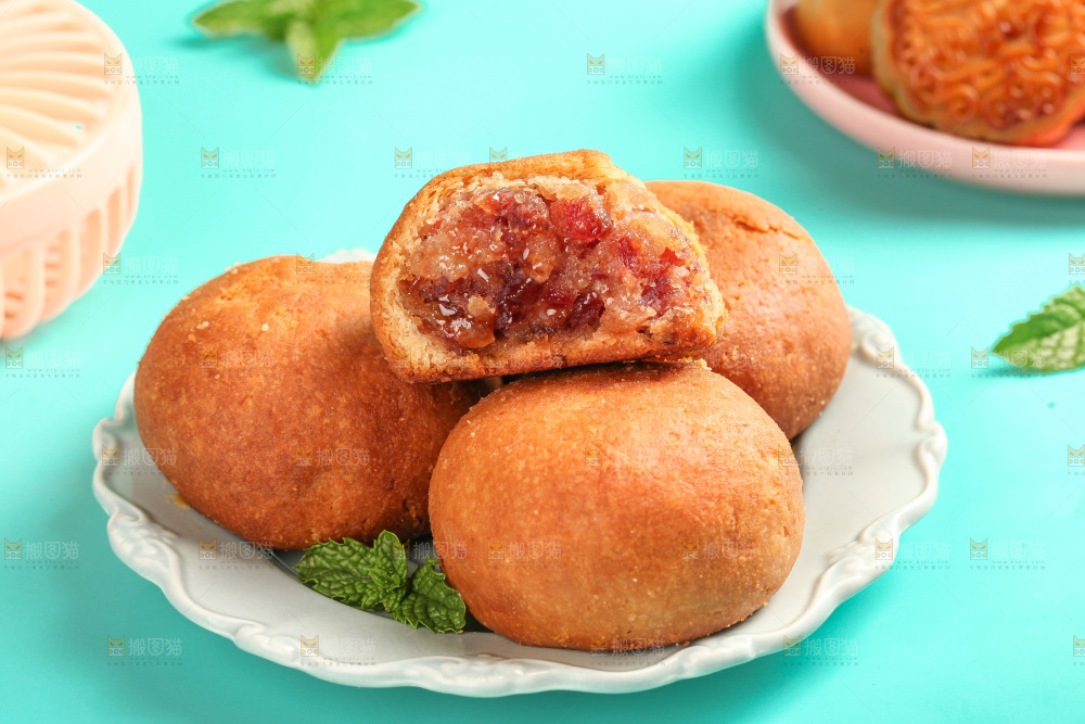盘子里的火腿月饼