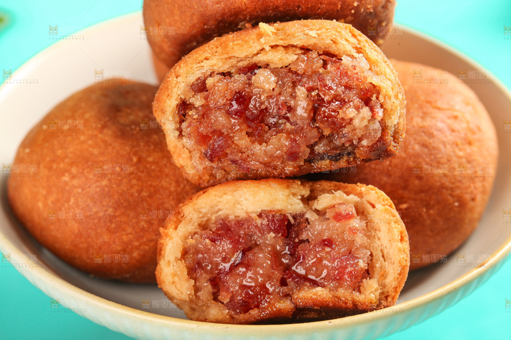 盘子里的火腿月饼