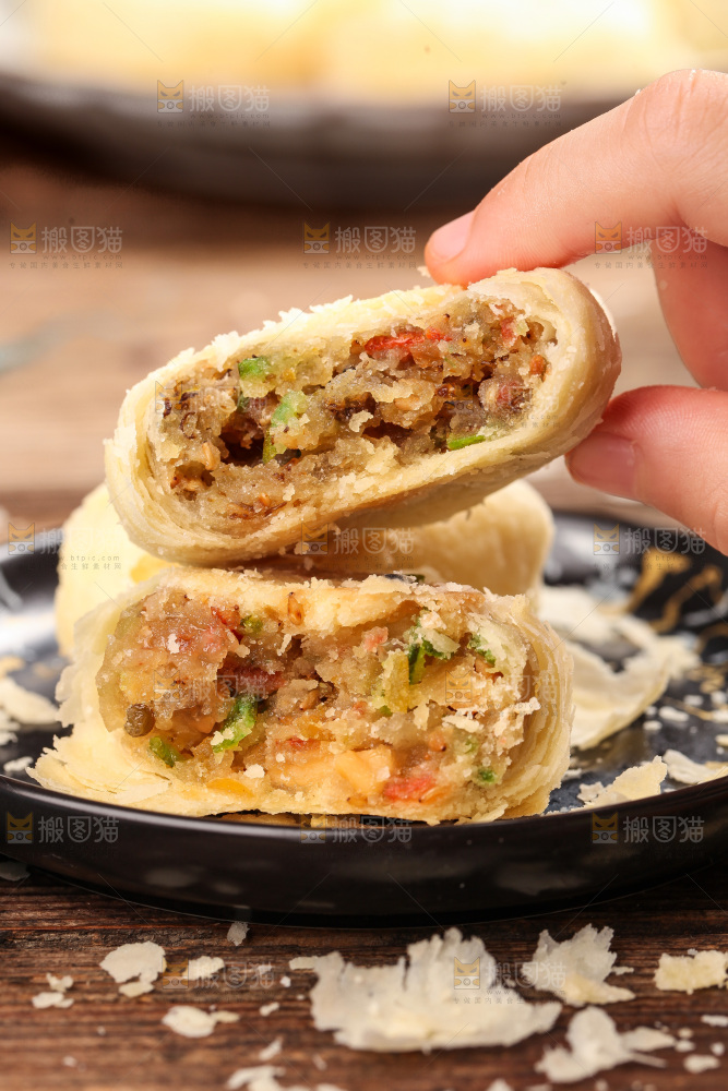 盘子里的酥皮月饼