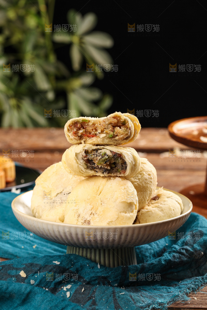 盘子里的酥皮月饼