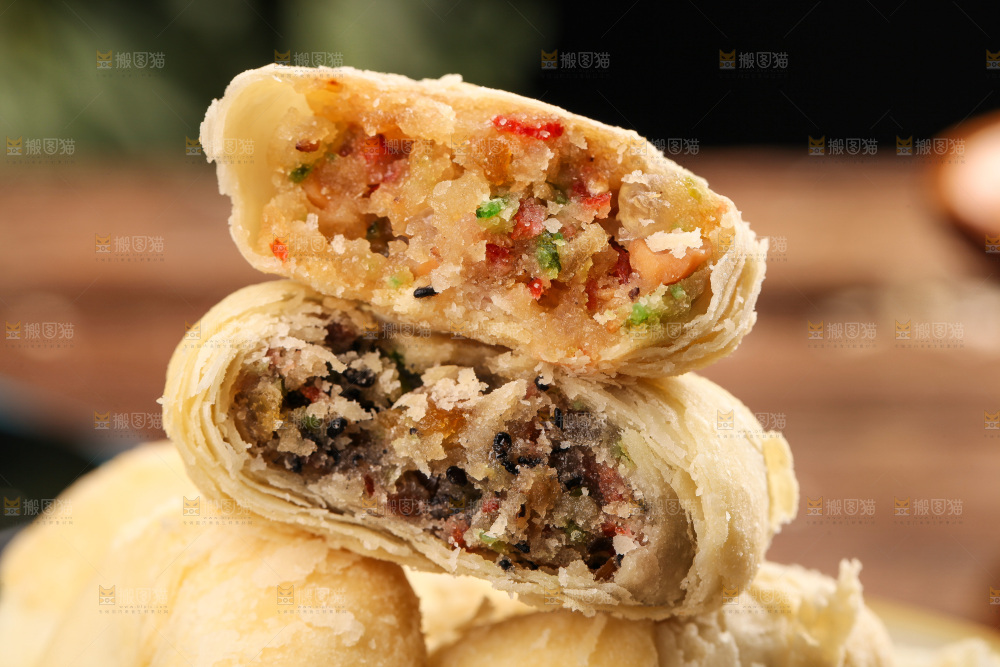 盘子里的酥皮月饼