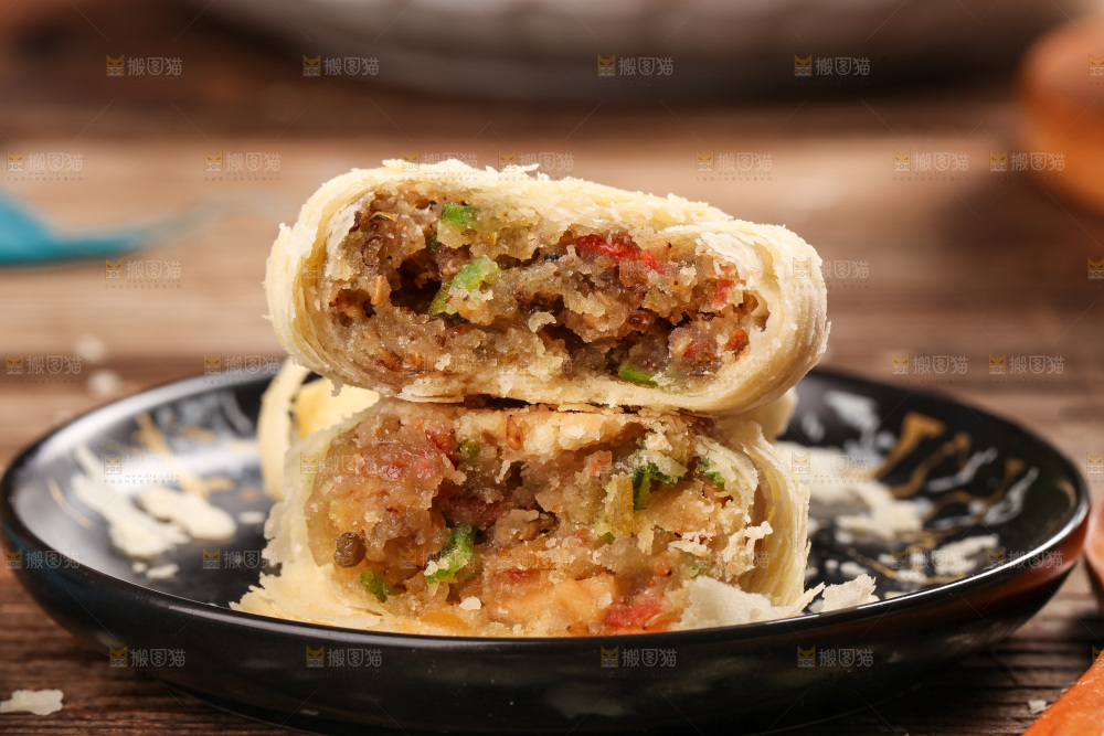 盘子里的酥皮月饼
