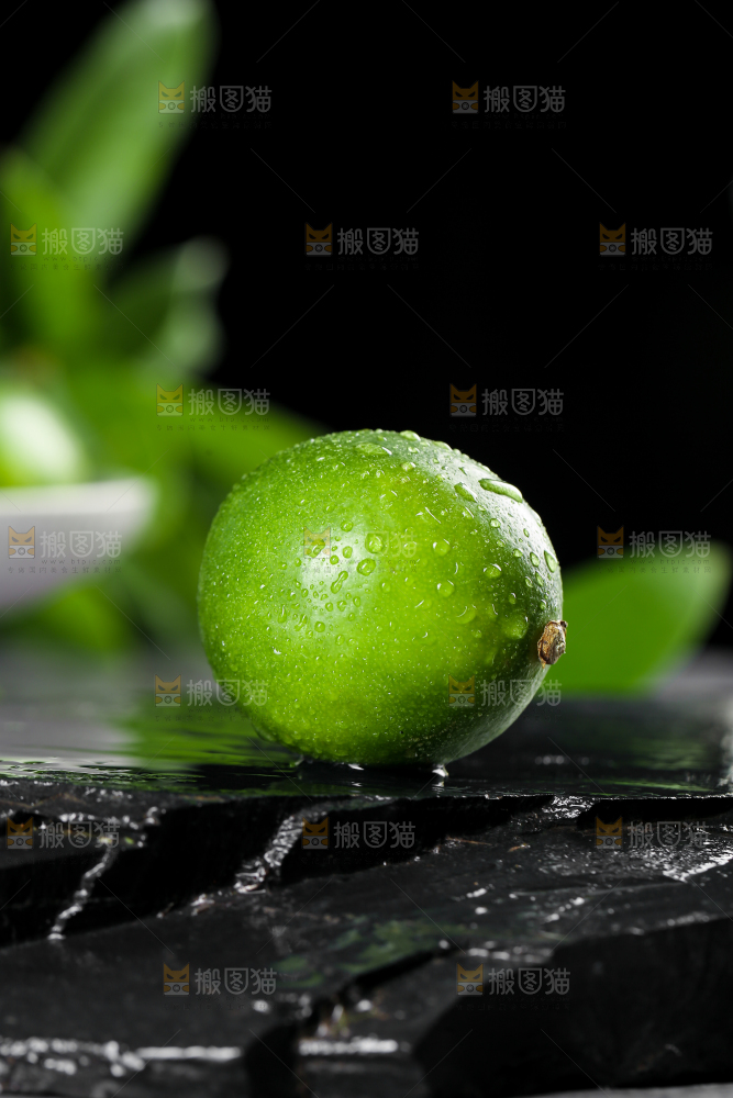 黑底上放着广东香水柠檬
