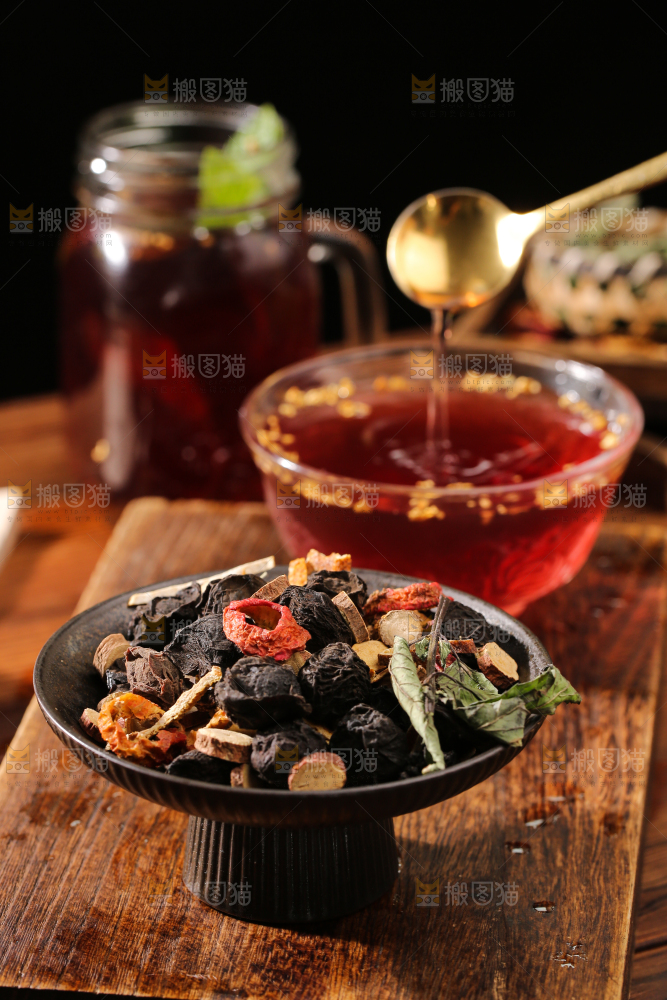 木底上放着酸梅汤
