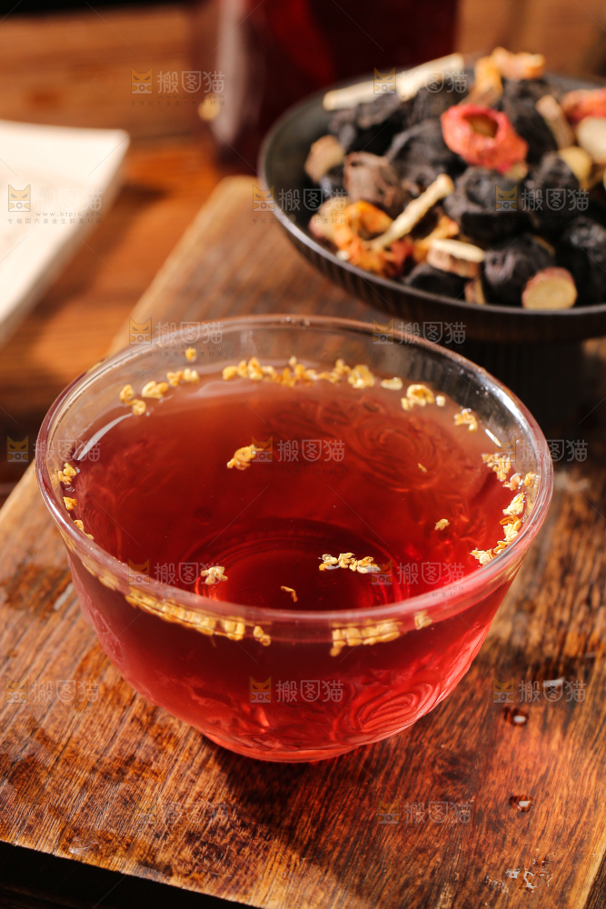 木底上放着酸梅汤