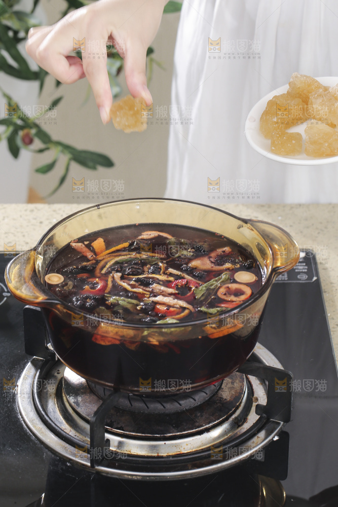 锅里正煮着的酸梅汤