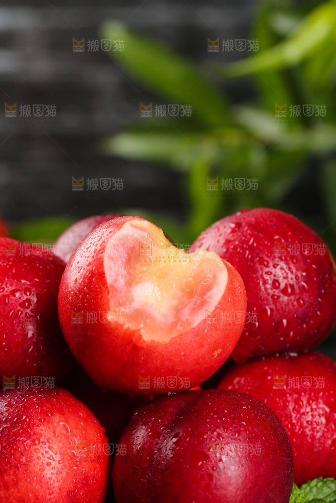 新鲜的山东红油桃