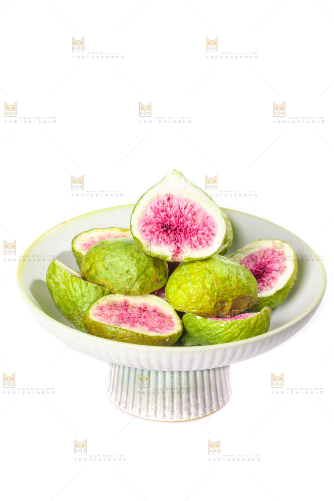 白底上放着一盘无花果干