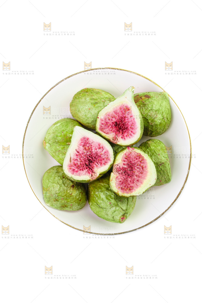 盘子里装着无花果干