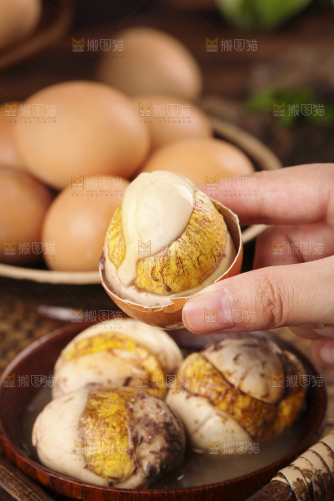手上拿着活珠子