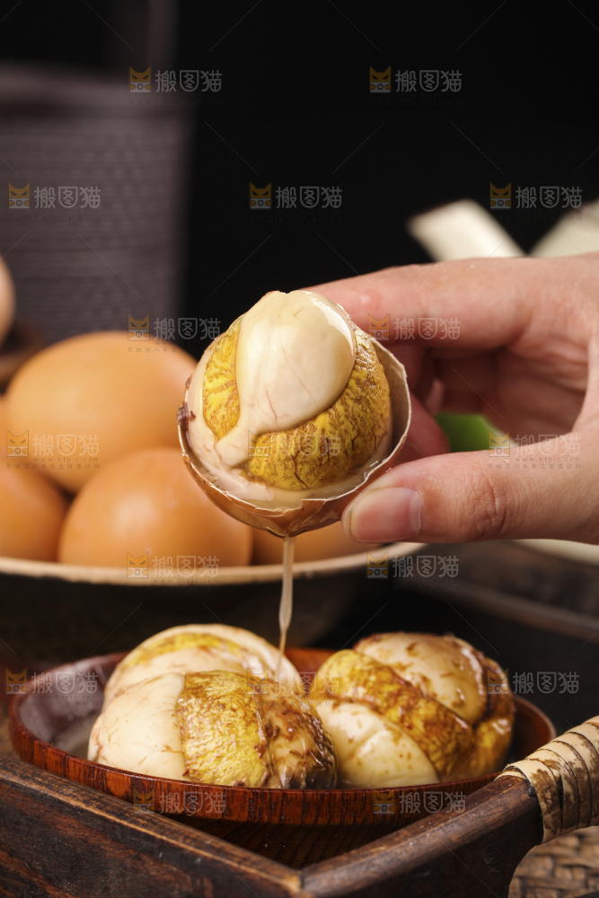 手上拿着活珠子