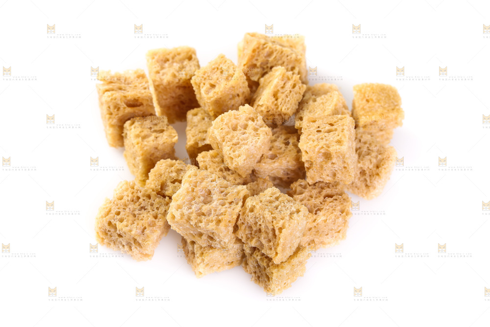 白底上放着一堆面筋