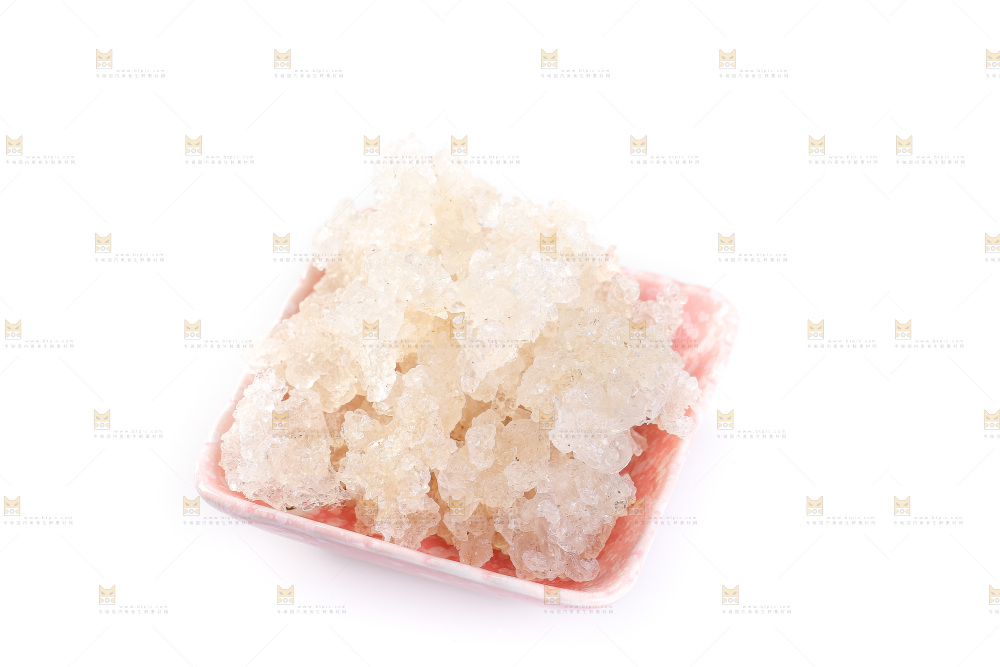 碟子里放着雪燕