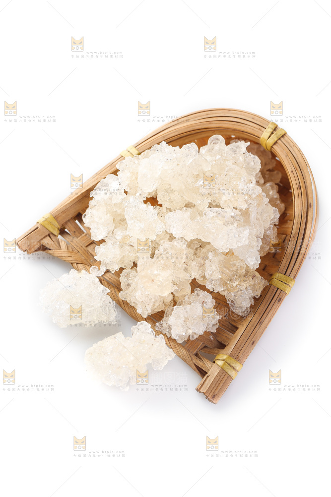 簸箕上放着雪燕