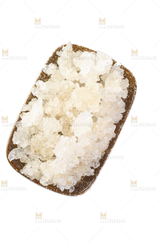 白底上放着一盘雪燕