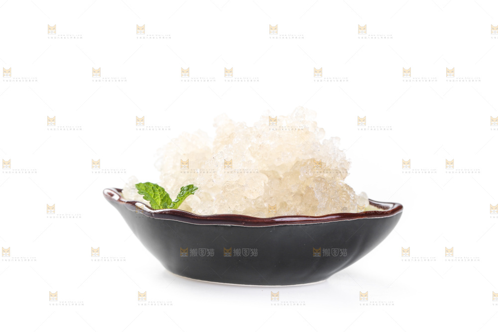 碟子里放着雪燕