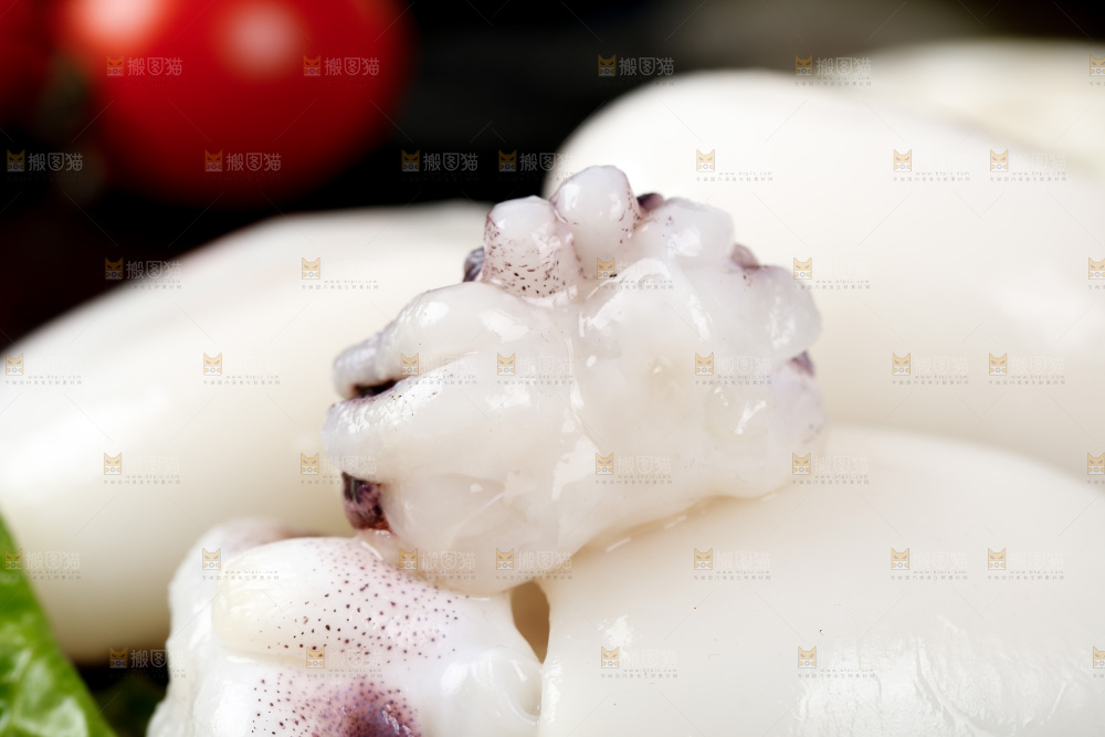 一堆去皮去内脏墨鱼仔