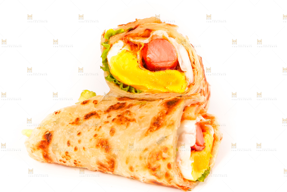 白底上的鸡蛋香肠卷饼