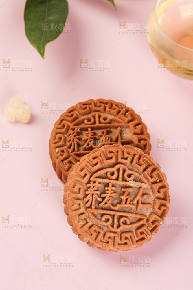 浅底上的荞麦五仁月饼