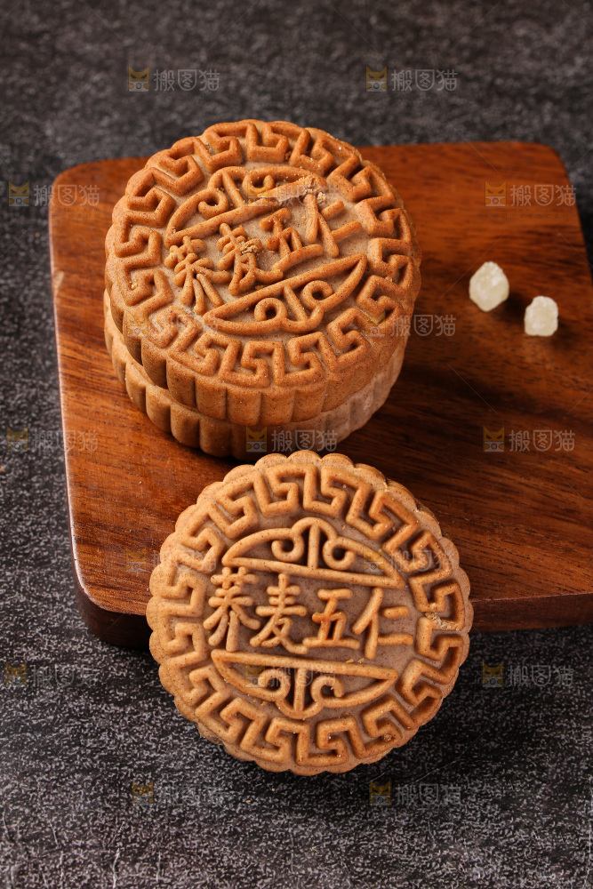 深底上的荞麦五仁月饼