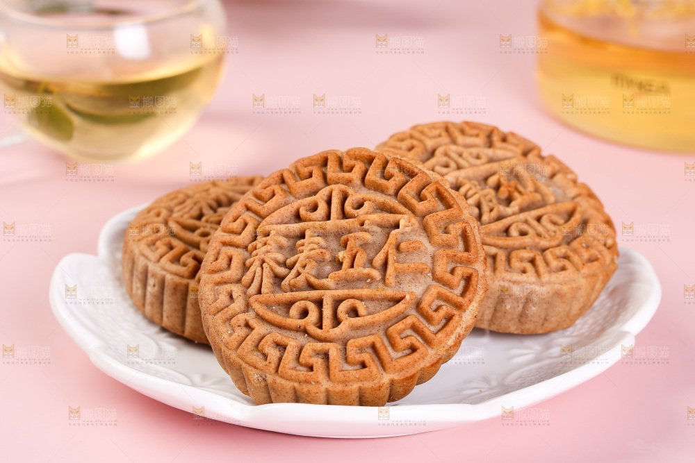 盘子里的荞麦五仁月饼