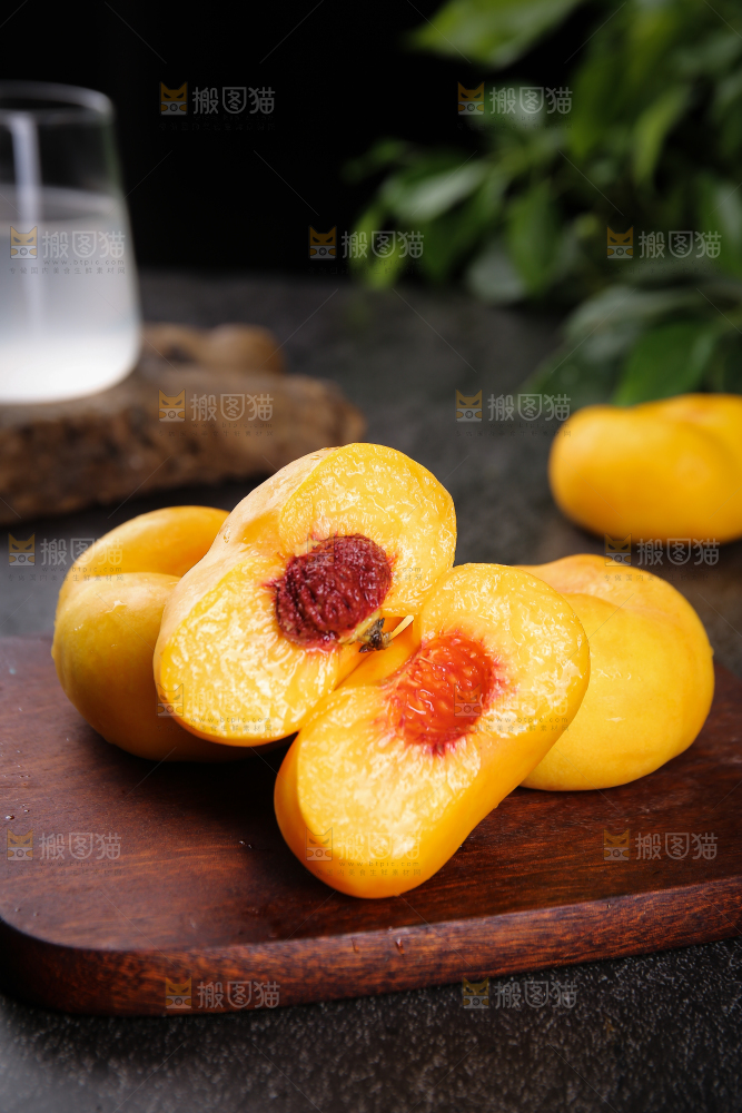 深底上的黄金蟠桃