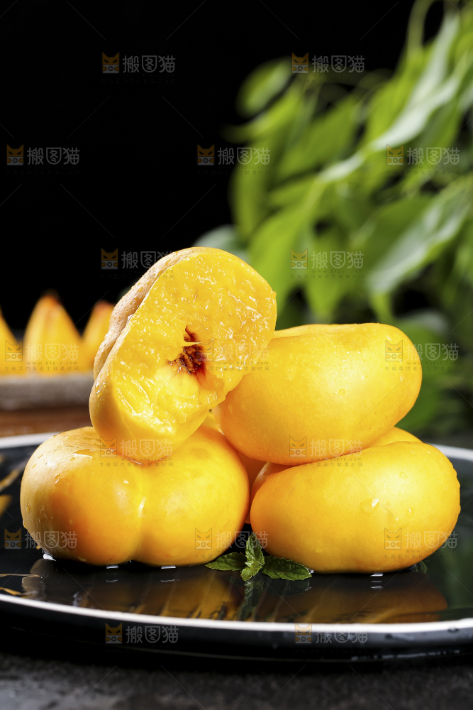 黑底上的黄金蟠桃
