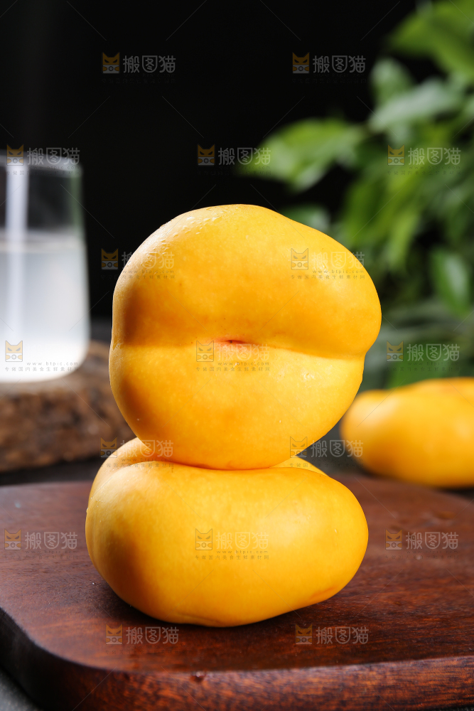 深底上的黄毛蟠桃