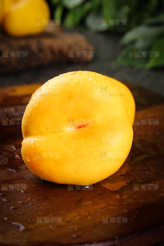 深底上的黄蟠桃
