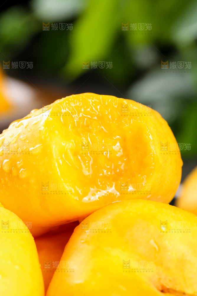 堆放着的黄蟠桃果肉
