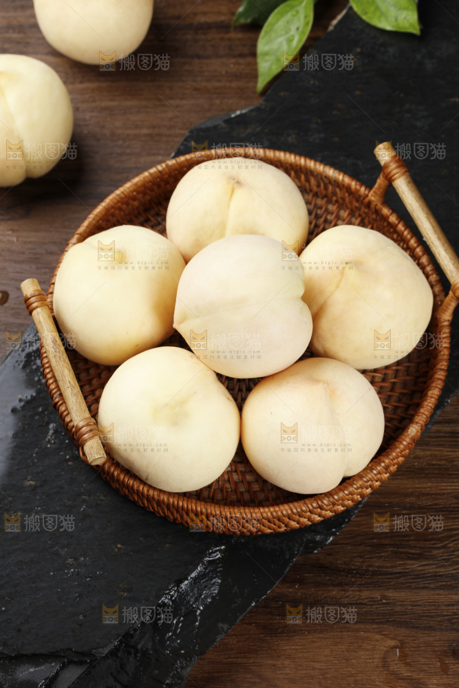 篮子里的大白桃