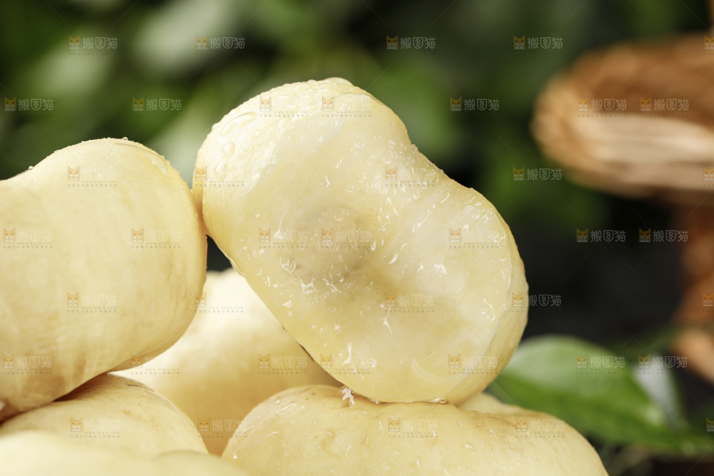 堆放着的奶油蟠桃