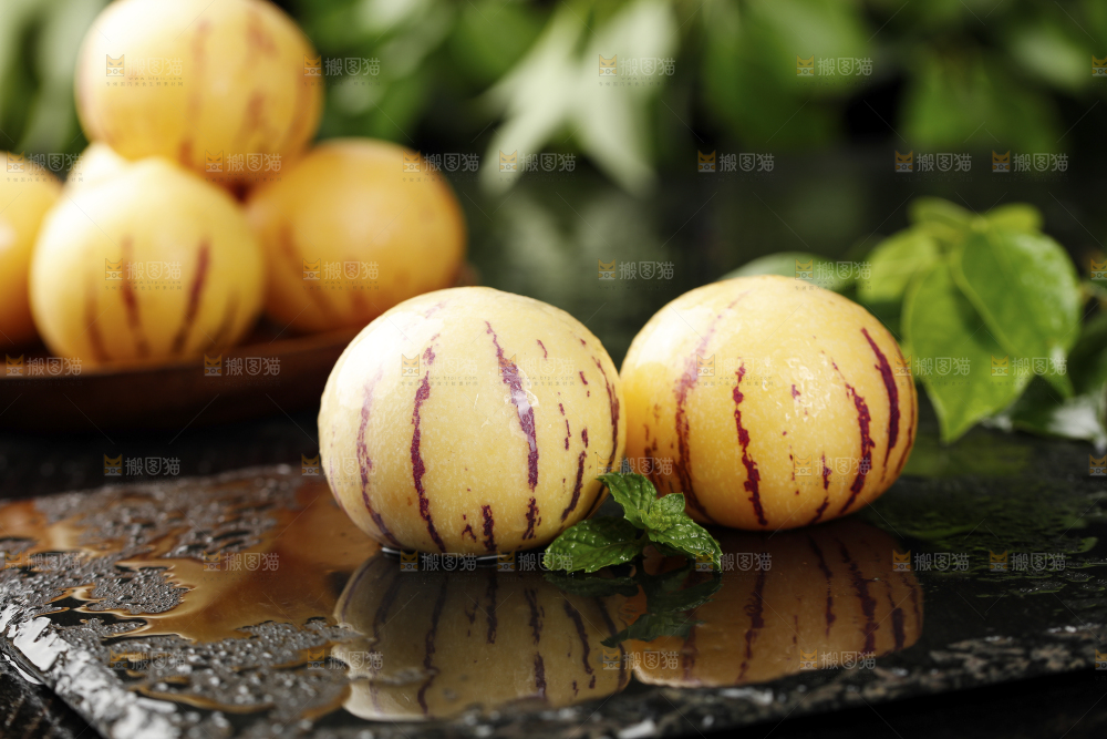 黑石板上的人参果