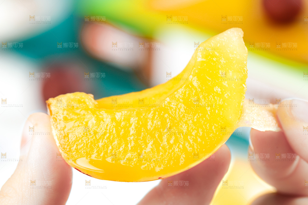 手里拿着人参果