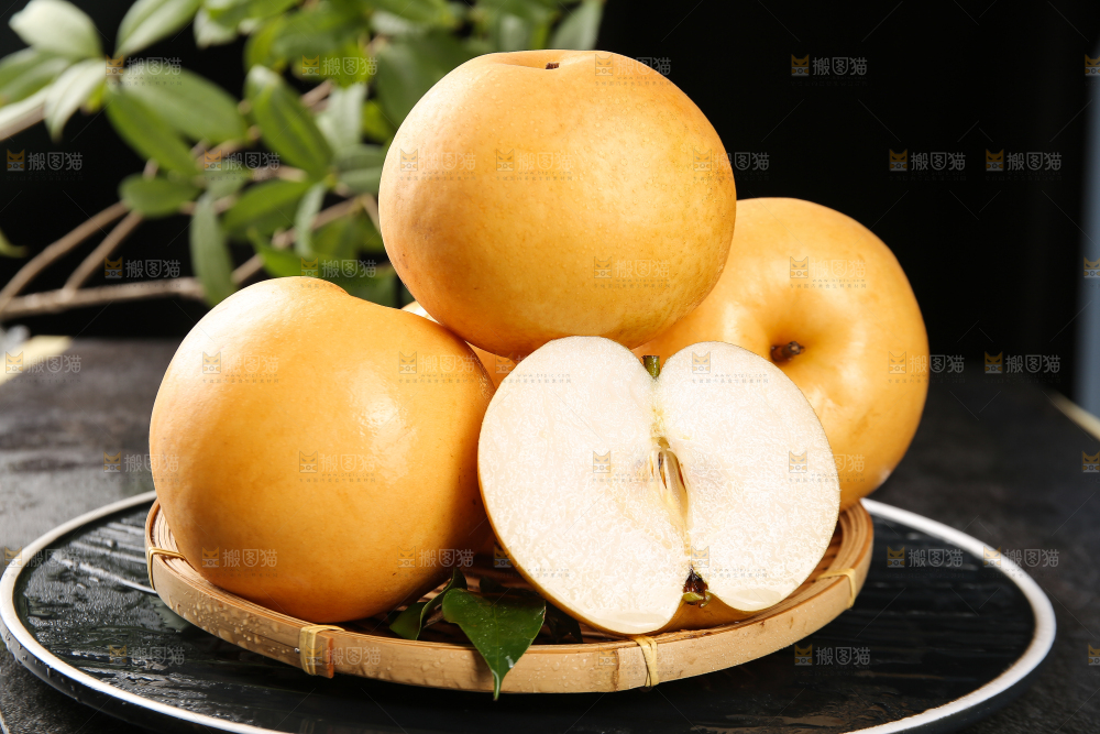 盘子里的莱阳秋月梨