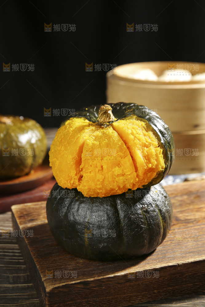 木板上的贝贝南瓜