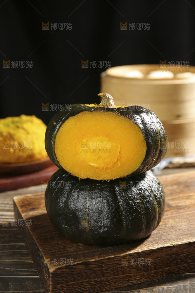 木板上的贝贝南瓜