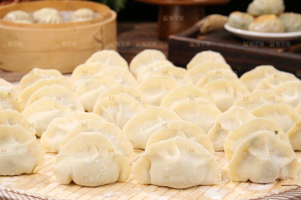 木垫上放着的饺子