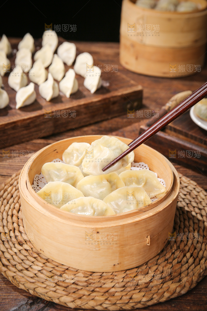 筷子上饺子蒸饺