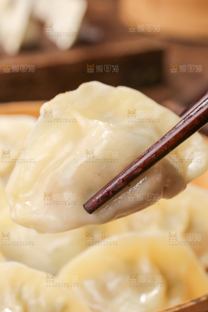 筷子上饺子蒸饺