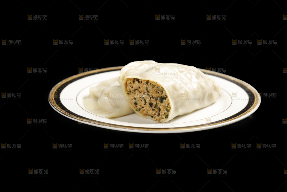 盘子里的蟹黄大饺子